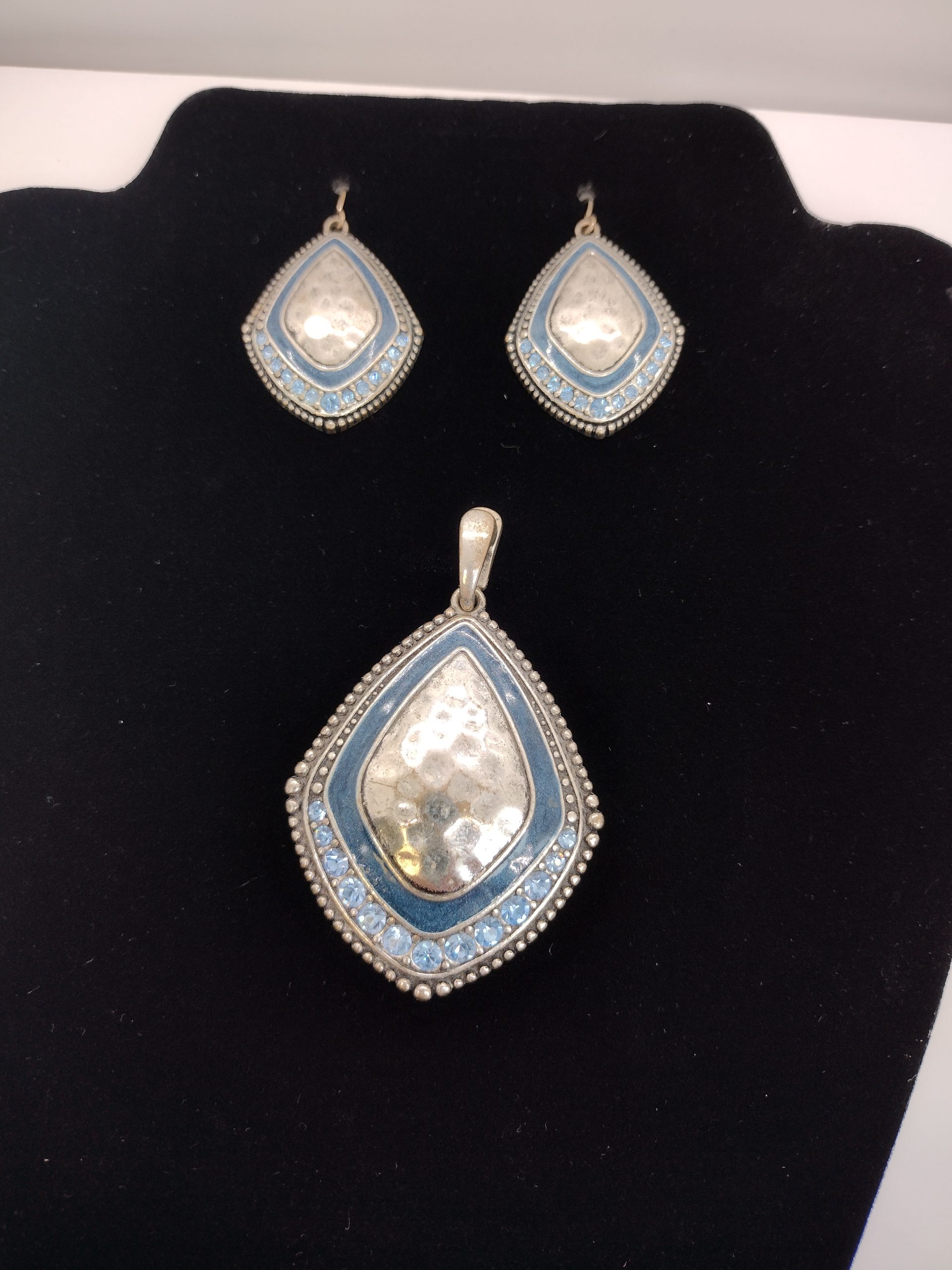 Vintage Premier Designs/ Hammered Silver-tone Pendant and Earring Set with Blue Enamel and Crystal Rhinestone Accents