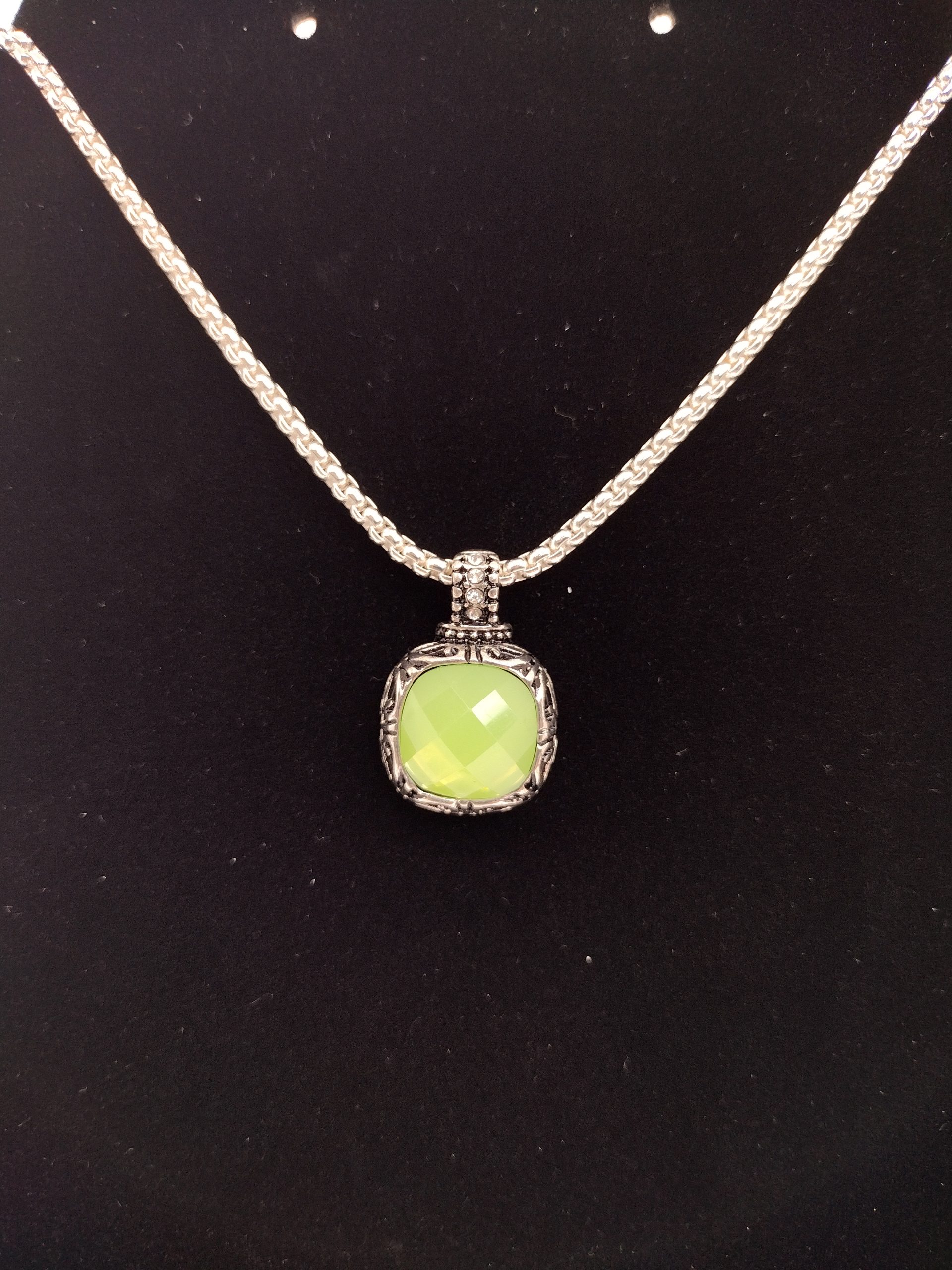 Vintage Green Gemstone Pendant Necklace