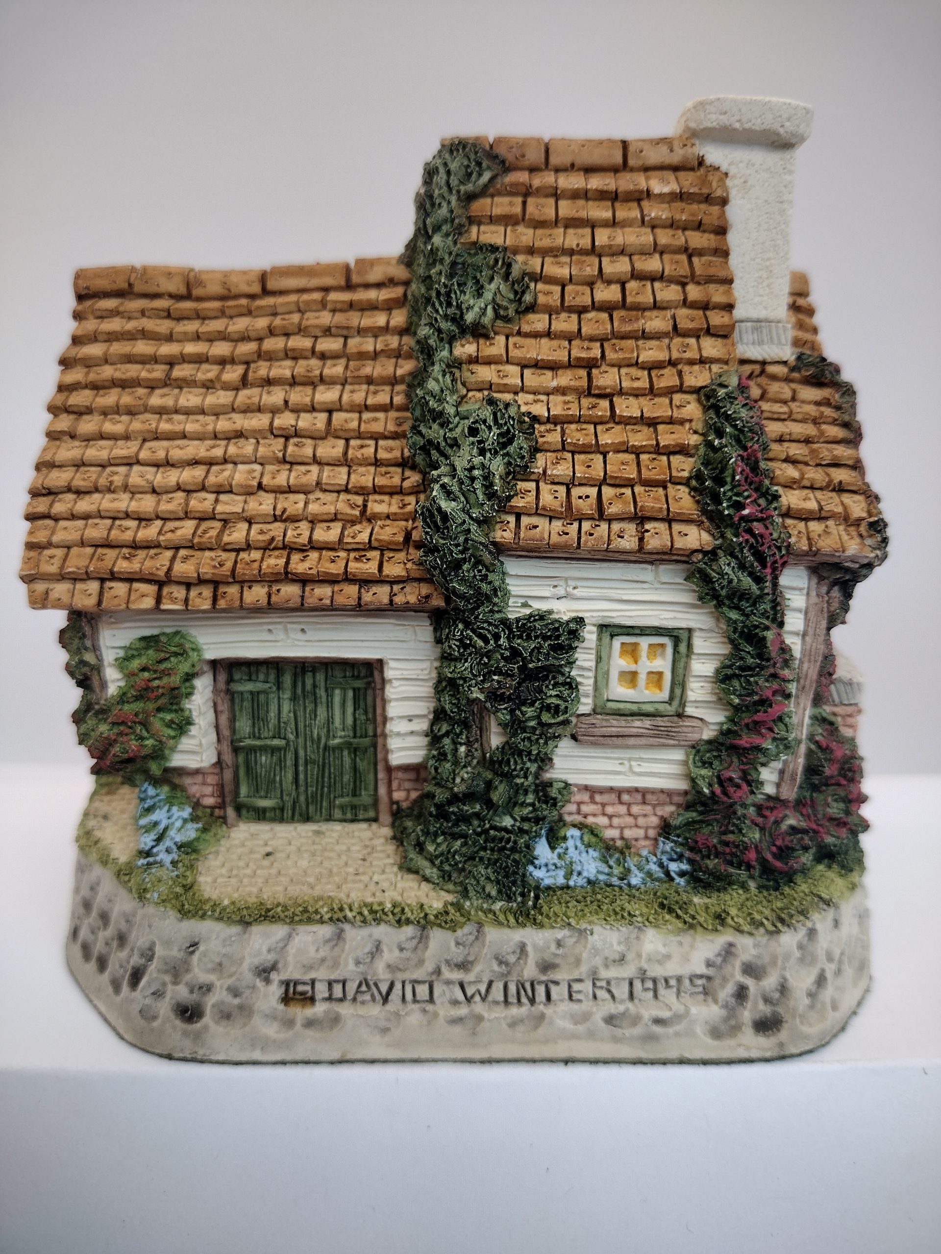 David Winter House Collectible/ "The Model Dairy" from 1997
