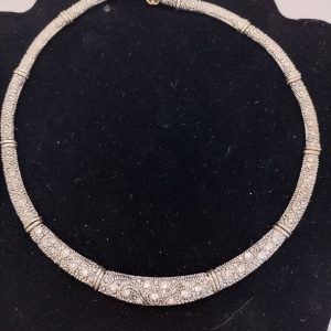 Elegant Silver-Tone Collar Necklace with Rhinestone Floral Centerpiece