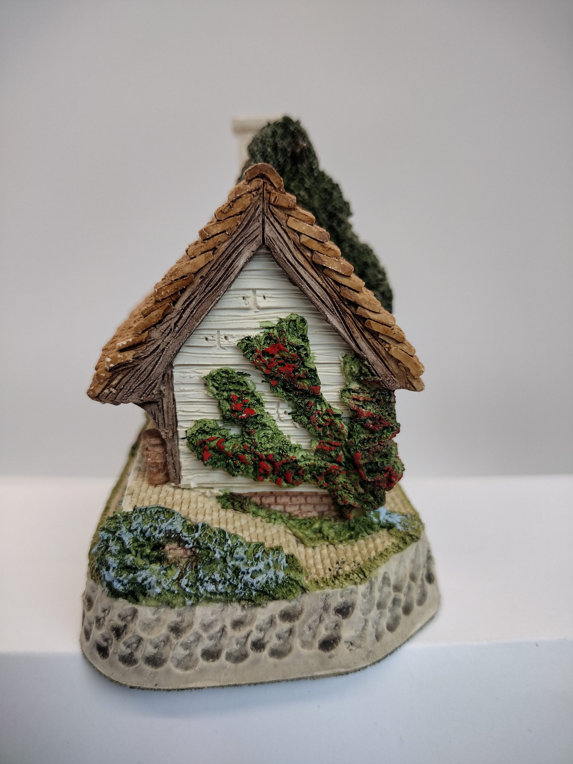 David Winter House Collectible/ "The Model Dairy" from 1997 - Image 4