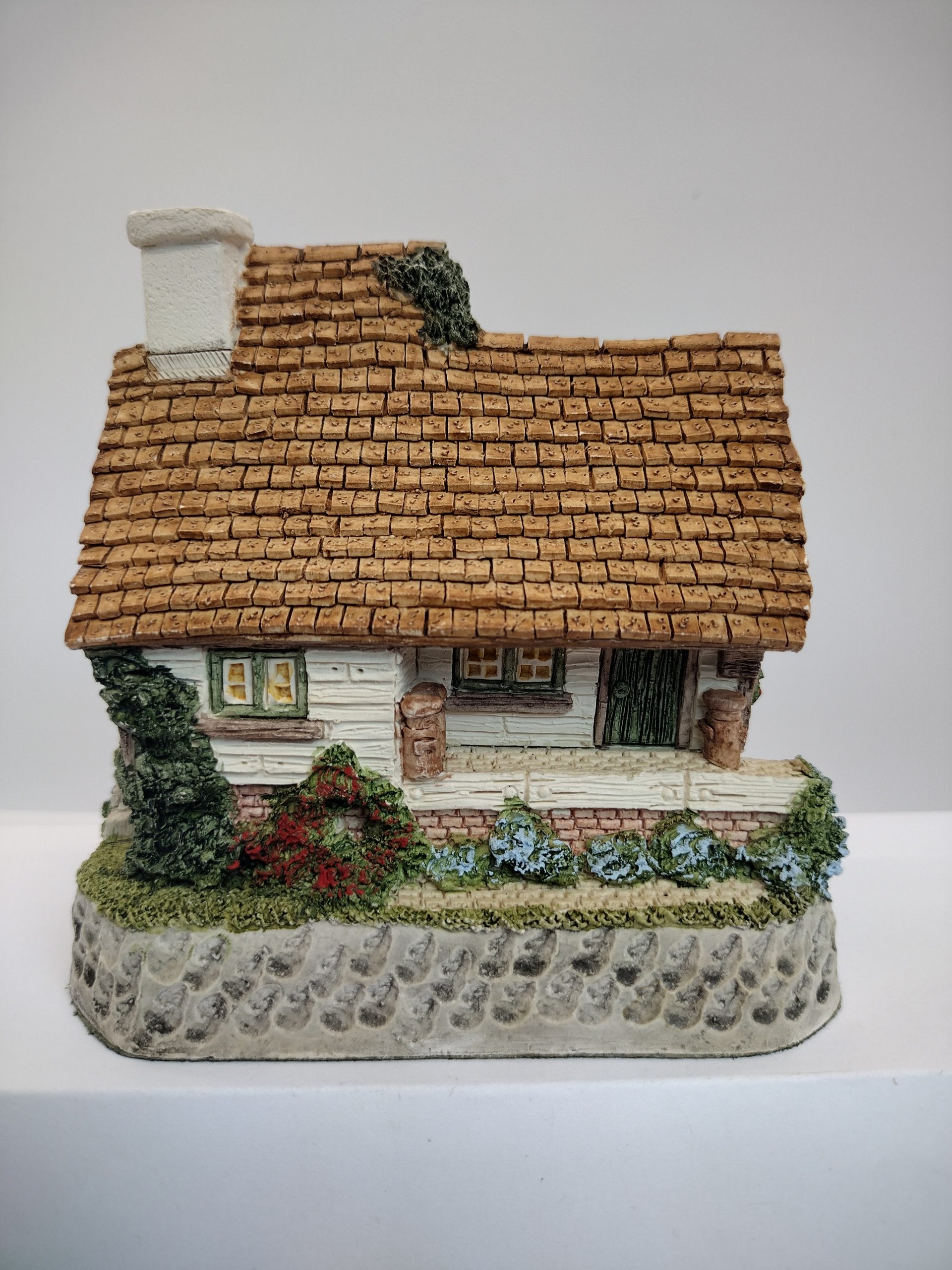 David Winter House Collectible/ "The Model Dairy" from 1997 - Image 3